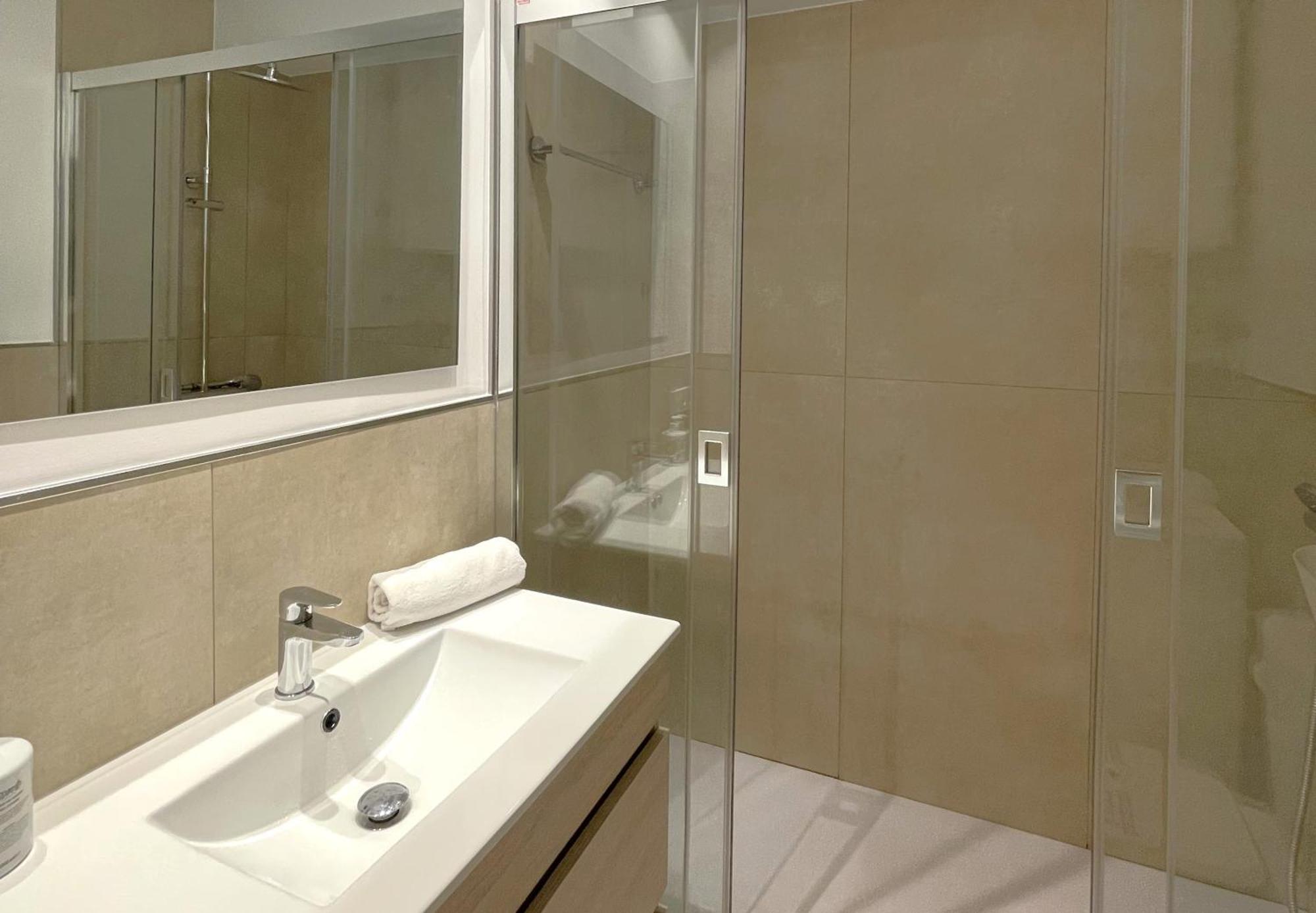 Mediterraneo 508. Fantastic Studio On The Beachfront With Sea Views. Marbella Exterior photo